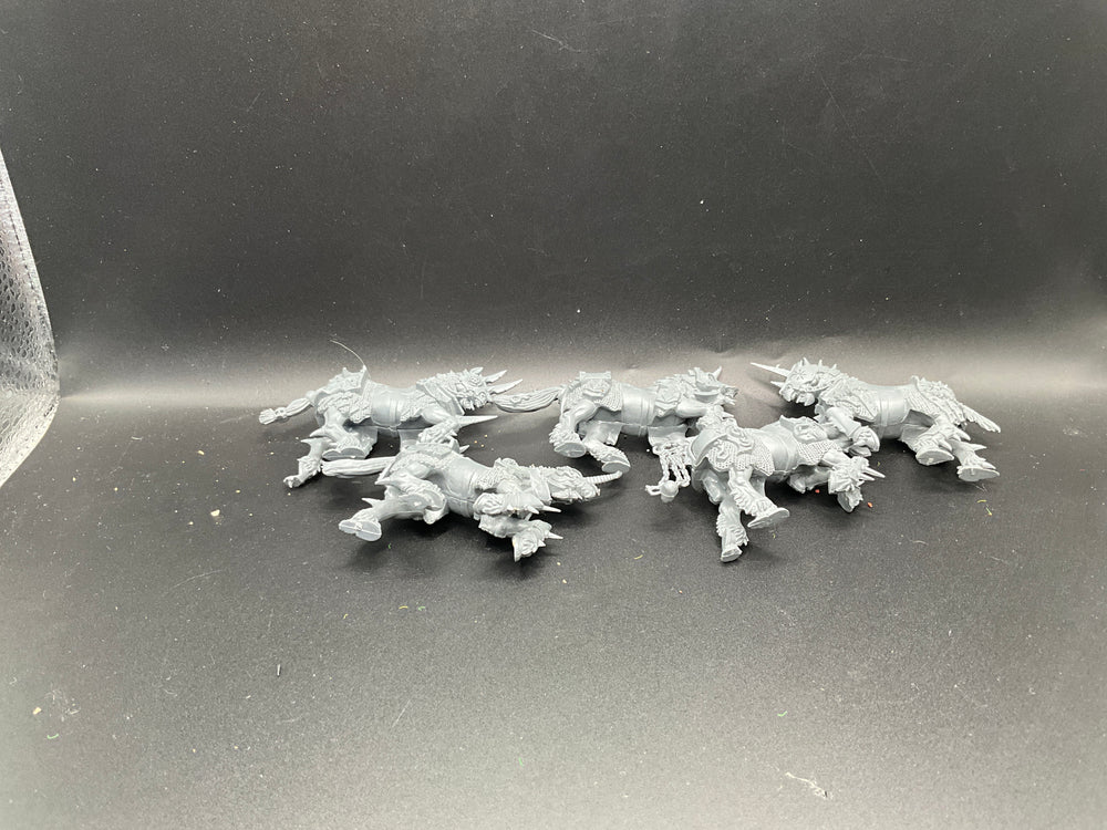 UM 2753 Chaos choas knight horses