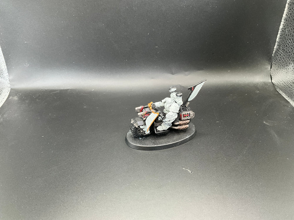 UM 2350 Space Marines captain on bike