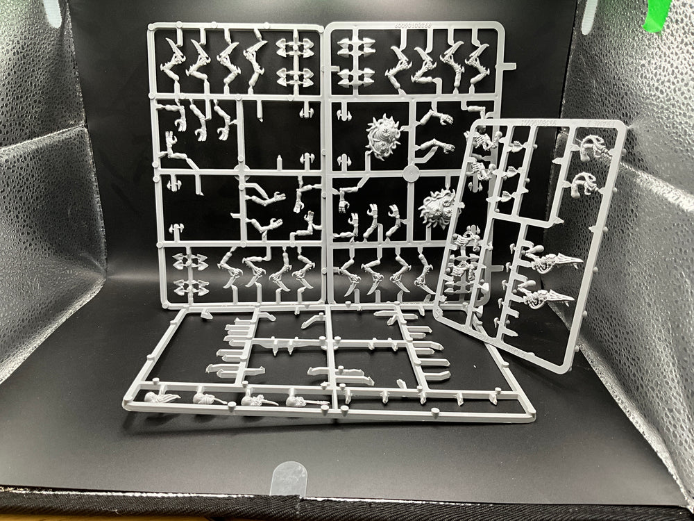 UM 2845 Tyranids Genestealers