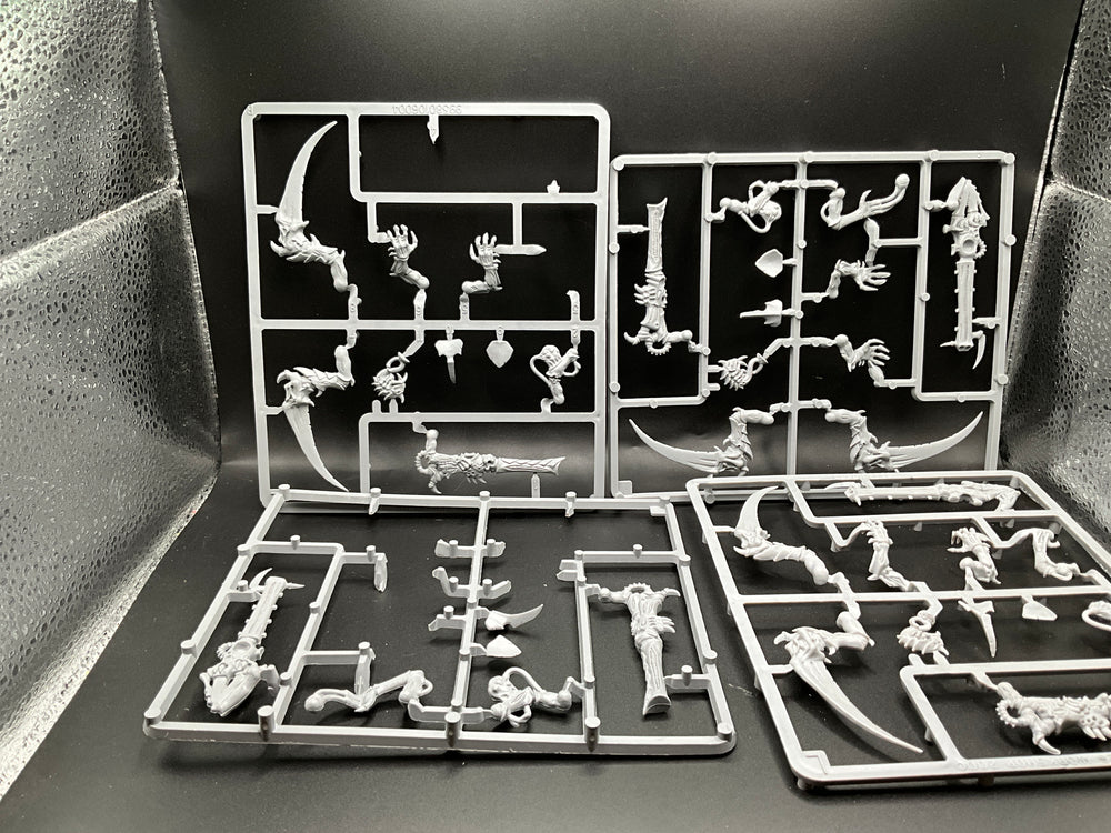 UM 2440 Tyranids Tyranid warrior  bits lot