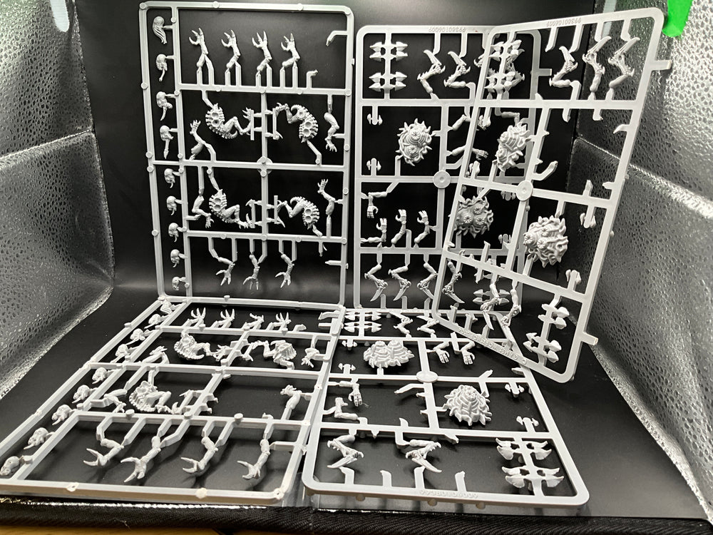 UM 2845 Tyranids Genestealers