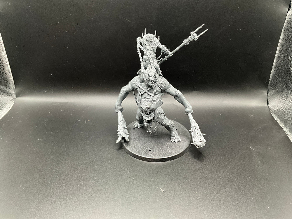 UM 2690 Orruk Warclans Breaka-Boss On Mirebrute Troggoth