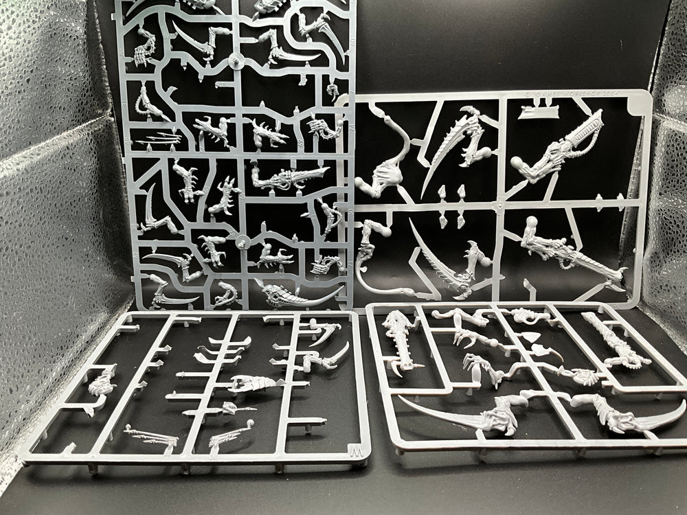 UM 2440 Tyranids Tyranid warrior  bits lot