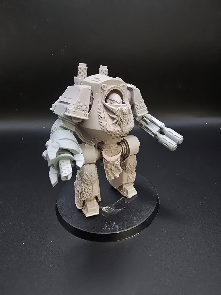 UM 671 Adeptus Astartes Contemptor Dreadnought