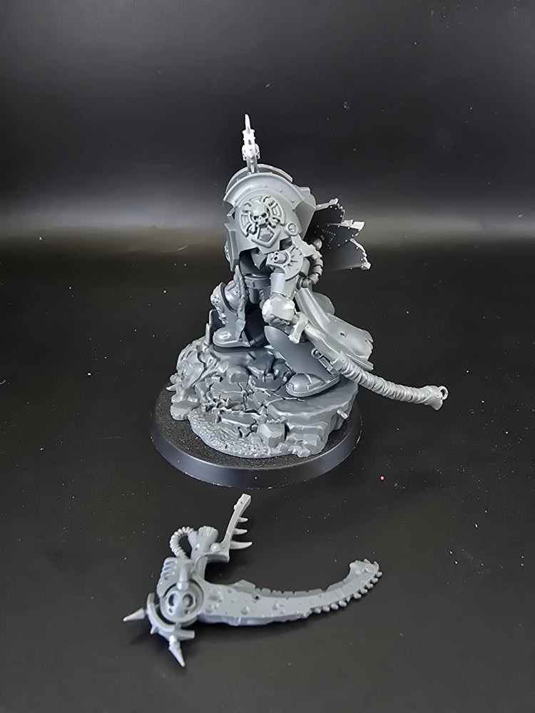 UM 1033 Space Marines Captain In Terminator Armour