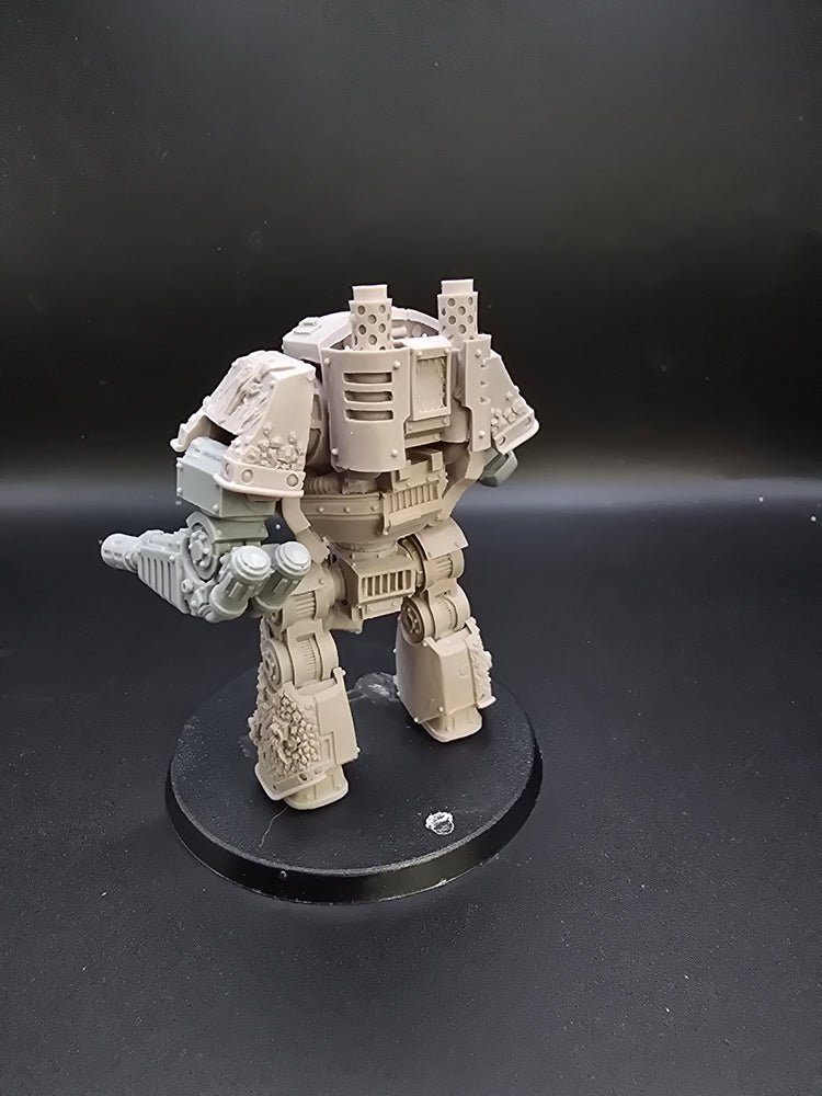 UM 672 Adeptus Astartes Contemptor Dreadnought