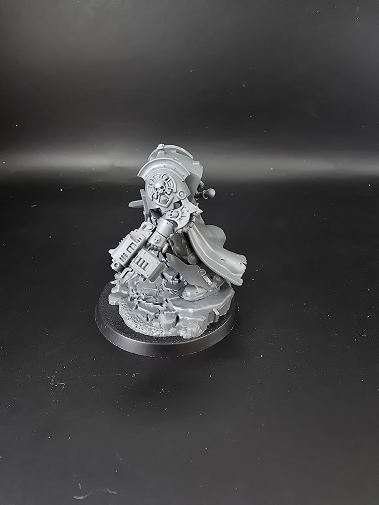 UM 723 Space Marines Captain In Terminator Armour