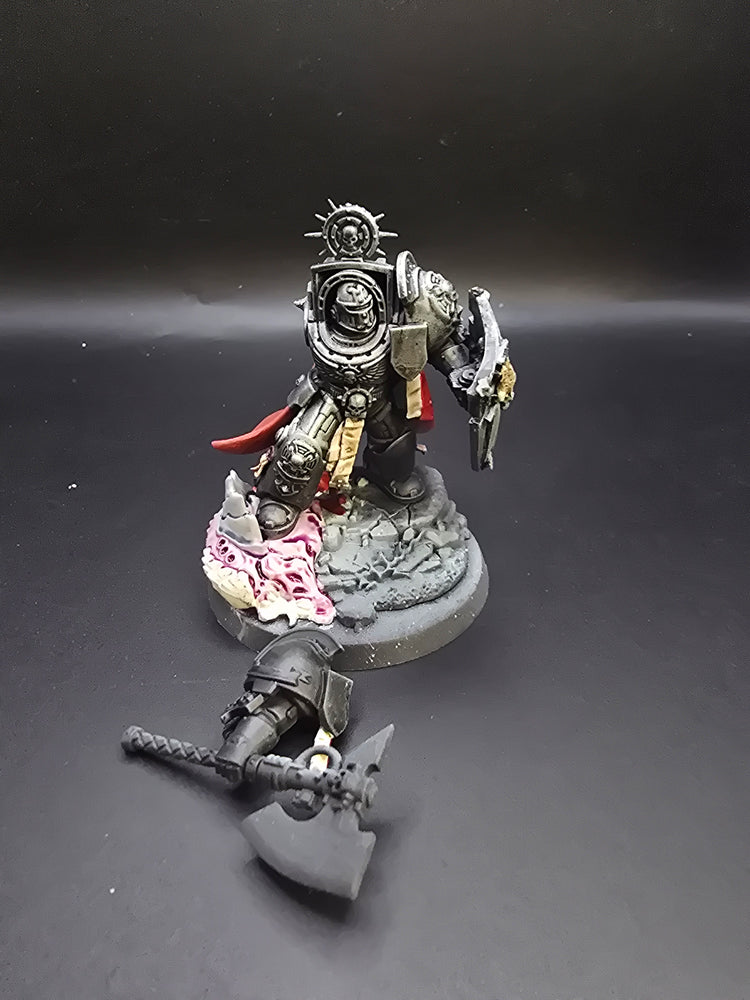 UM 720 Space Marines Captain In Terminator Armour