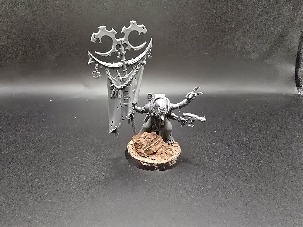 UM 1274 Genestealer Cults Acolyte iconward