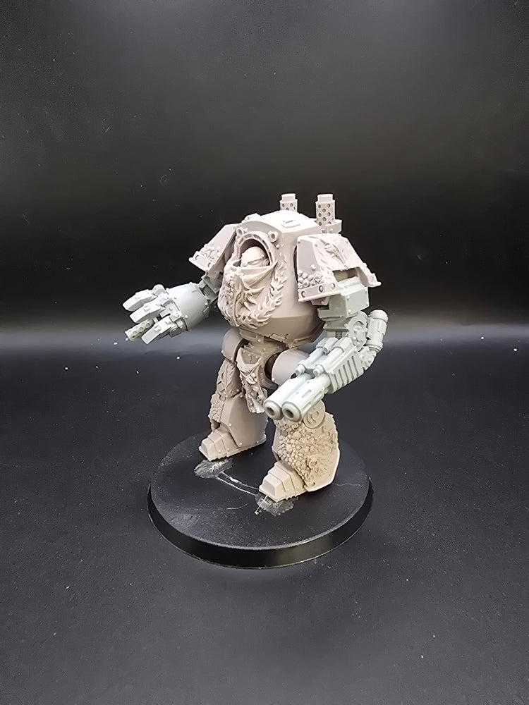 UM 672 Adeptus Astartes Contemptor Dreadnought