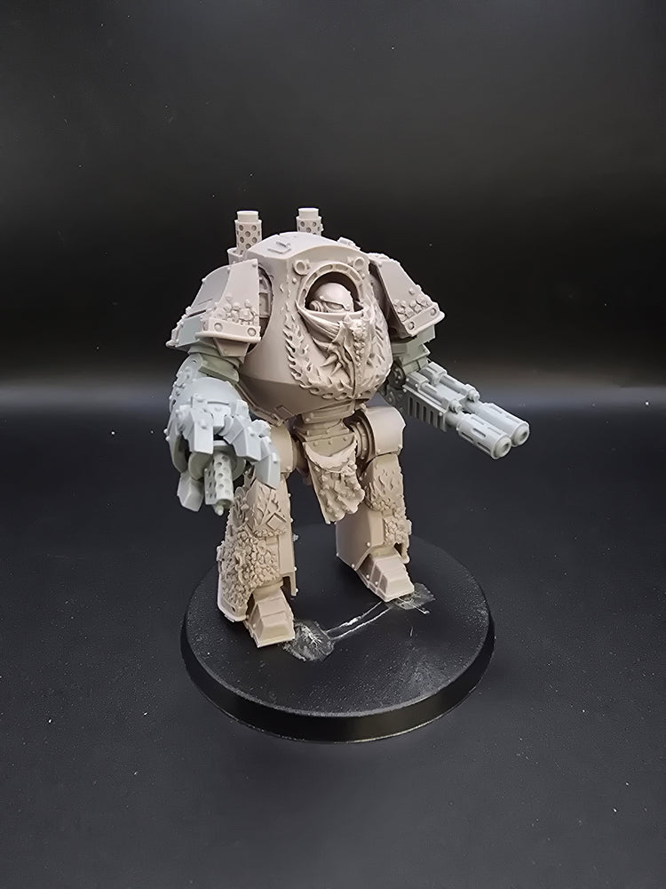 UM 672 Adeptus Astartes Contemptor Dreadnought