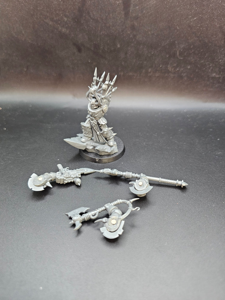 UM 1566 Chaos Space Marines Chaos Lord In Terminator Armour