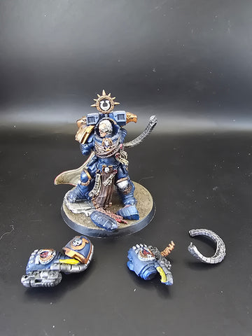 UM 1009 Space Marines Marneus Calgar With Victrix Honour Guard