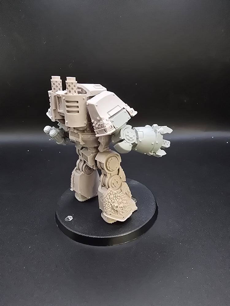 UM 672 Adeptus Astartes Contemptor Dreadnought