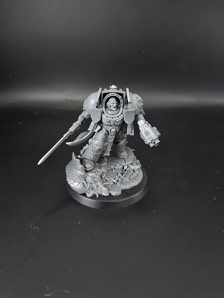 UM 723 Space Marines Captain In Terminator Armour
