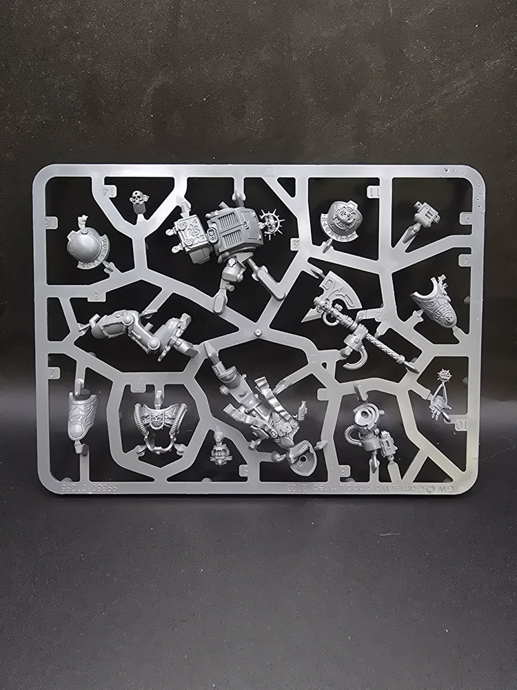 UM 1642 Space Marines Librarian In Terminator Armour